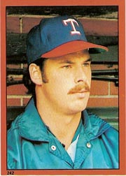 1982 Topps Baseball Stickers     242     Steve Comer